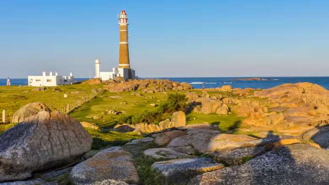 Cabo Polonio Uruguay merupakan salah satu desa kecil yang saat ini terletak di Rocha dan menawarkan keindahan yang menawan sehingga wajib dikunjungi. 